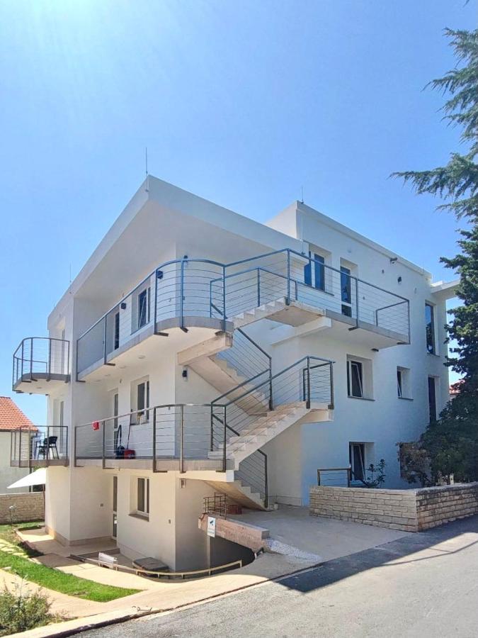 Guesthouse - Hotel California Novalja Bagian luar foto